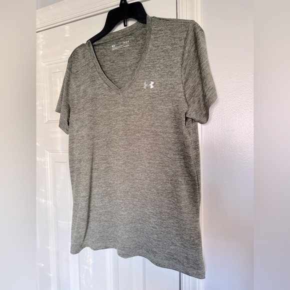 Under Armour Tops - Under Armour Women's Heather V-Neck Tee size large